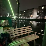 London Dutch Barge - Sleeps 3 & Cosy Fireplace